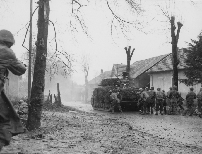 5th French Armored Div 2nd Bn de Choc Commandos M4 Sherman battling into Belfort France 112044 (1 of 1)