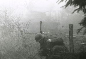 Photo 5M german ss patrol malmedy nazi going through barbed wire